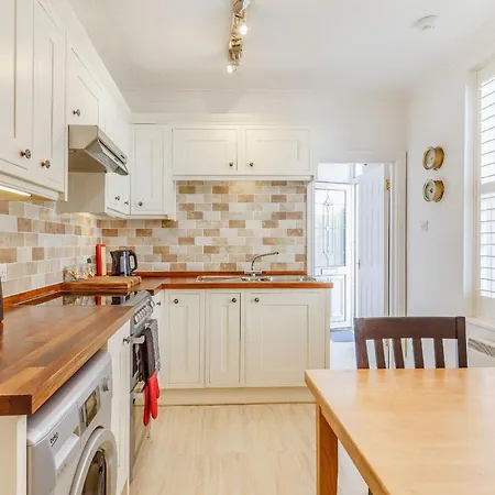 1 Llewellan * Carbis Bay