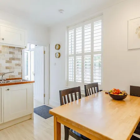 1 Llewellan * Carbis Bay